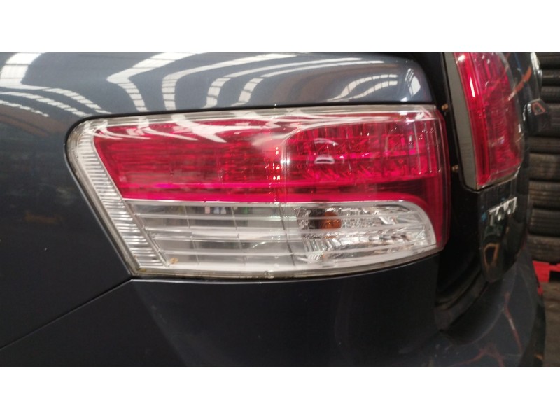 Recambio de piloto trasero izquierdo para toyota avensis sedán (_t27_) 2.0 d-4d (adt270_) referencia OEM IAM 8156105270  