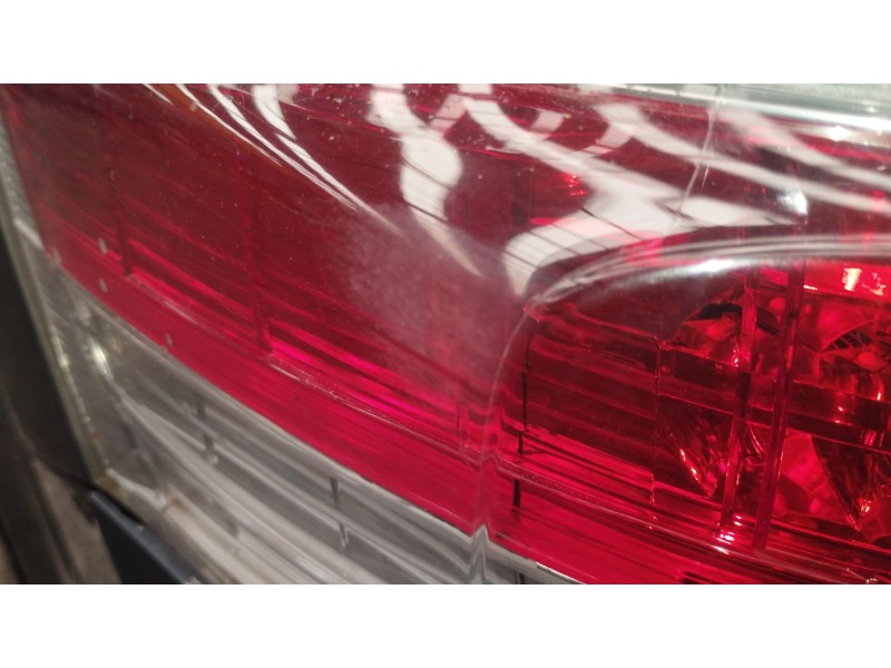 Recambio de piloto trasero izquierdo para toyota avensis sedán (_t27_) 2.0 d-4d (adt270_) referencia OEM IAM 8156105270  