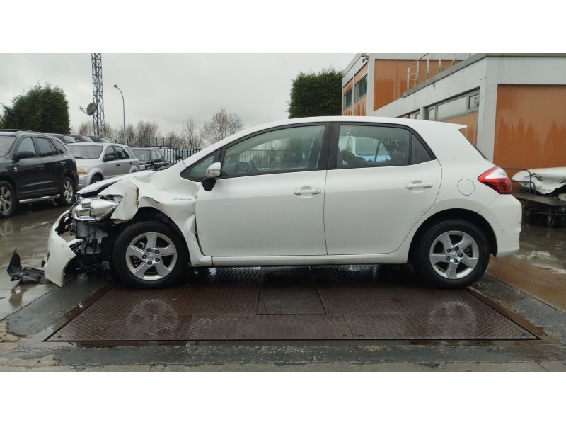 toyota auris (_e15_) del año 2011