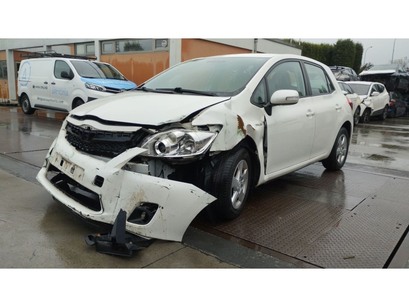 toyota auris (_e15_) del año 2011