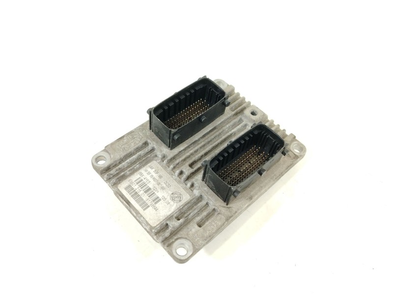 Recambio de centralita motor uce para lancia ypsilon (843_) 1.4 (843.axg1a) referencia OEM IAM 51798644 6BXI4YE51 