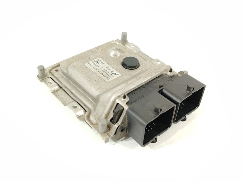 Recambio de centralita motor uce para fiat 500l (351_, 352_) 1.4 (199lyb1b) referencia OEM IAM 55253697 0261S07817 