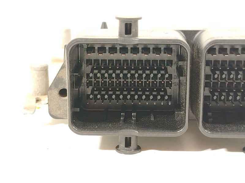 Recambio de centralita motor uce para fiat 500l (351_, 352_) 1.4 (199lyb1b) referencia OEM IAM 55253697 0261S07817 