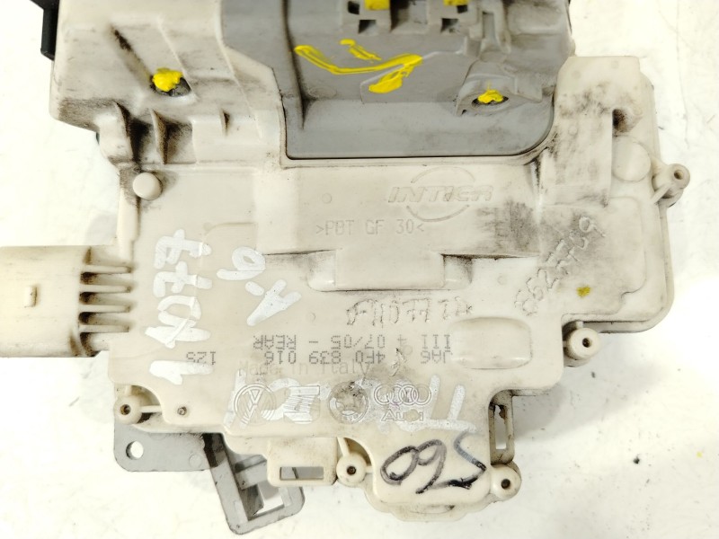 Recambio de cerradura puerta trasera derecha para audi a6 avant (4f5) 3.0 tdi quattro referencia OEM IAM 4F0839016  