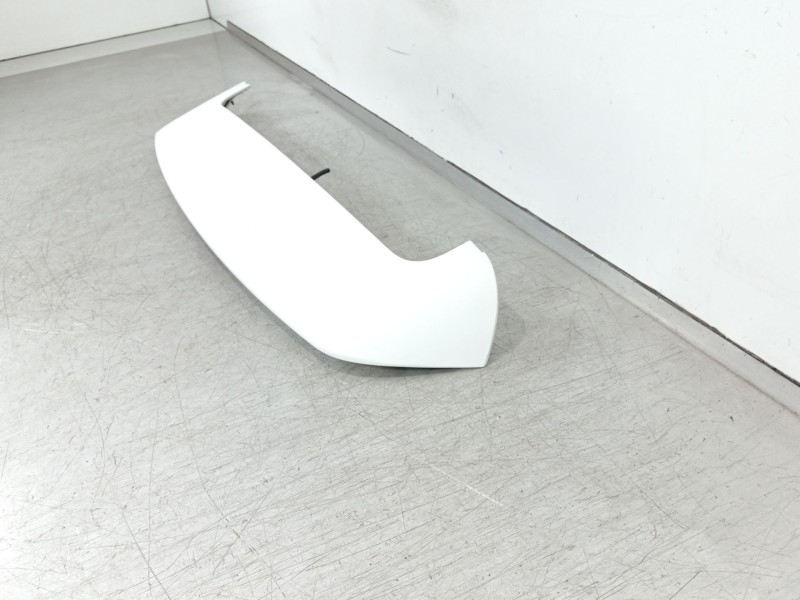 Recambio de aleron trasero para kia stonic (yb) 1.2 cvvt referencia OEM IAM 87210H8400  