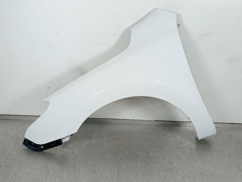 Recambio de aleta delantera izquierda para hyundai i30 comfort referencia OEM IAM 663112R010  