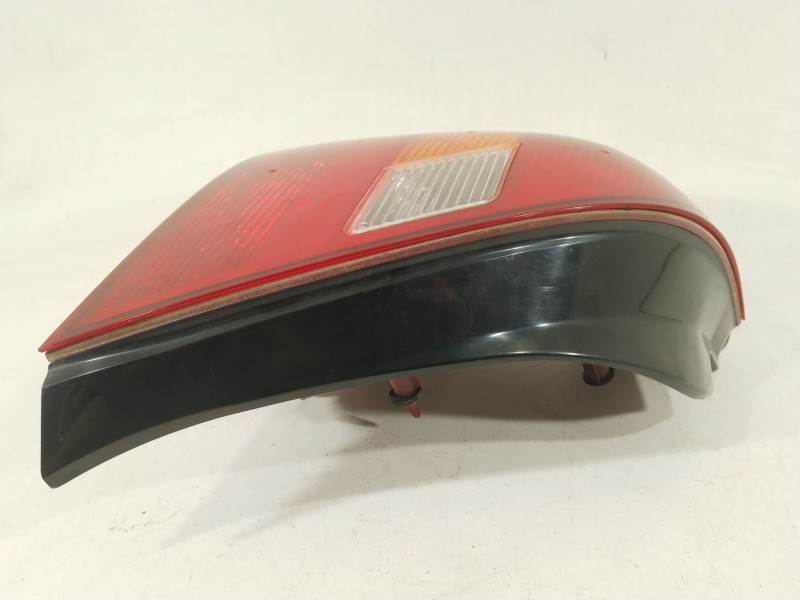 Recambio de piloto trasero izquierdo para hyundai elantra iii sedán (xd) 2.0 crdi referencia OEM IAM 924112D010  