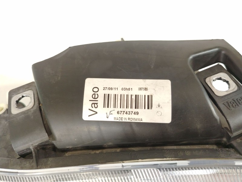 Recambio de faro derecho para seat ibiza ii (6k1) 1.9 sdi referencia OEM IAM 67743749  