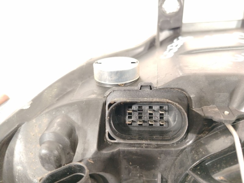 Recambio de faro derecho para seat ibiza ii (6k1) 1.9 sdi referencia OEM IAM 67743749  