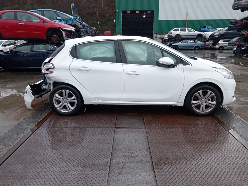 peugeot 208 i (ca_, cc_) del año 2013