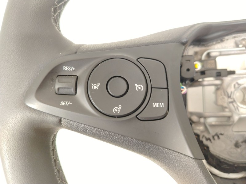 Recambio de volante para opel corsa f (p2jo) 1.2 (68) referencia OEM IAM 2332010760  