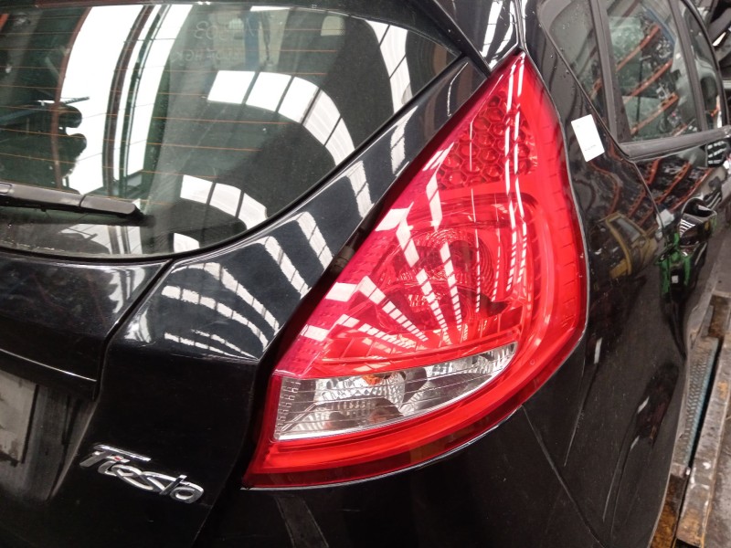 Recambio de piloto trasero derecho para ford fiesta vi (cb1, ccn) 1.25 referencia OEM IAM 8A6113404AE 8A6113404A 