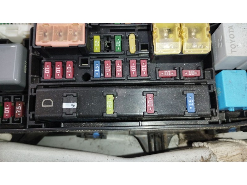 Recambio de caja reles / fusibles para toyota auris (_e15_) 1.8 hybrid (zwe150_) referencia OEM IAM 8264171010 72818503 