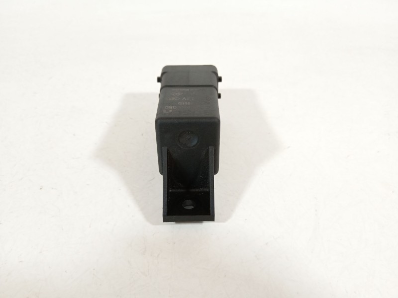 Recambio de caja precalentamiento para opel vivaro b kasten/combi combi l1 2.7t referencia OEM IAM 8200798585  