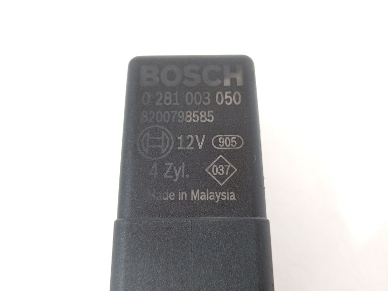 Recambio de caja precalentamiento para opel vivaro b kasten/combi combi l1 2.7t referencia OEM IAM 8200798585  