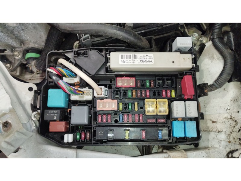 Recambio de caja reles / fusibles para toyota auris (_e15_) 1.8 hybrid (zwe150_) referencia OEM IAM 8264112280 72818715 