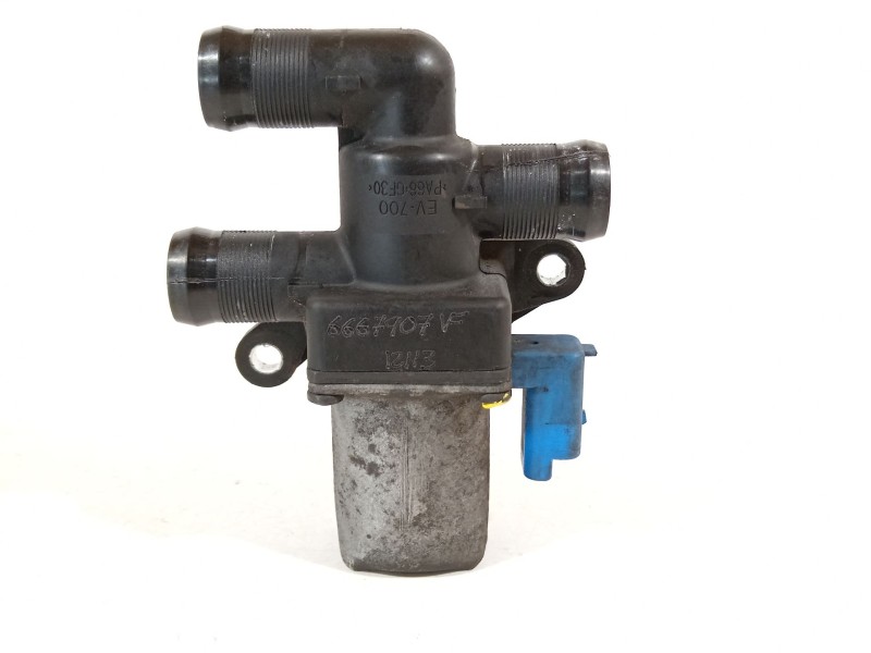 Recambio de bomba agua para opel vivaro b kasten/combi combi l1 2.7t referencia OEM IAM 8200414156  