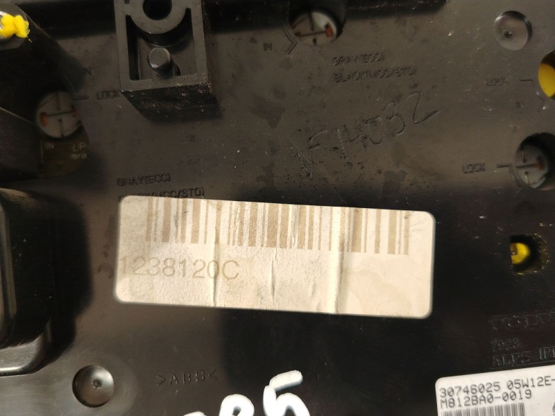 Recambio de mando climatizador para volvo xc90 i (275) d5 awd referencia OEM IAM 30746025 13331420 