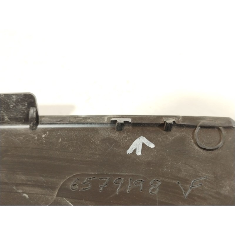 Recambio de aletin trasero derecho para citroën c3 iii (sx) 1.2 thp 110 referencia OEM IAM 9813346677  