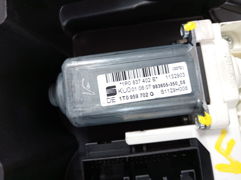 Recambio de elevalunas delantero derecho para seat leon (1p1) 1.9 tdi referencia OEM IAM 1P0837402E 1T0959702G 1K0959792M
