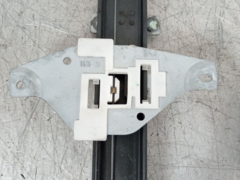Recambio de elevalunas trasero izquierdo para ssangyong rexton 2.9 td gls referencia OEM IAM 8810008001 1050305 