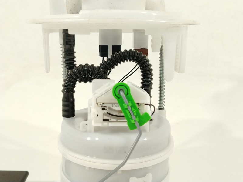 Recambio de bomba combustible para opel corsa f (p2jo) 1.2 (68) referencia OEM IAM 9851127180  