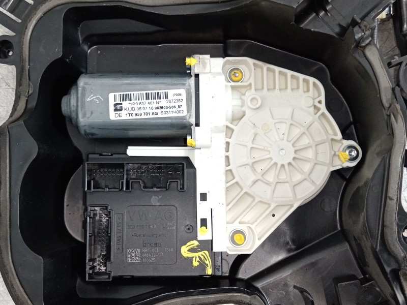 Recambio de elevalunas delantero izquierdo para seat leon (1p1) 1.6 tdi referencia OEM IAM 1P0837401S 1T0959701AG 1P0837401N