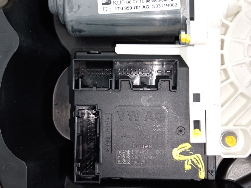 Recambio de elevalunas delantero izquierdo para seat leon (1p1) 1.6 tdi referencia OEM IAM 1P0837401S 1T0959701AG 1P0837401N