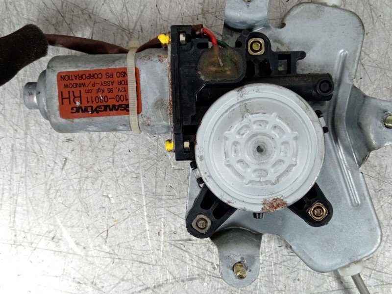 Recambio de elevalunas delantero derecho para ssangyong rexton 2.9 td gls referencia OEM IAM 8810008011  