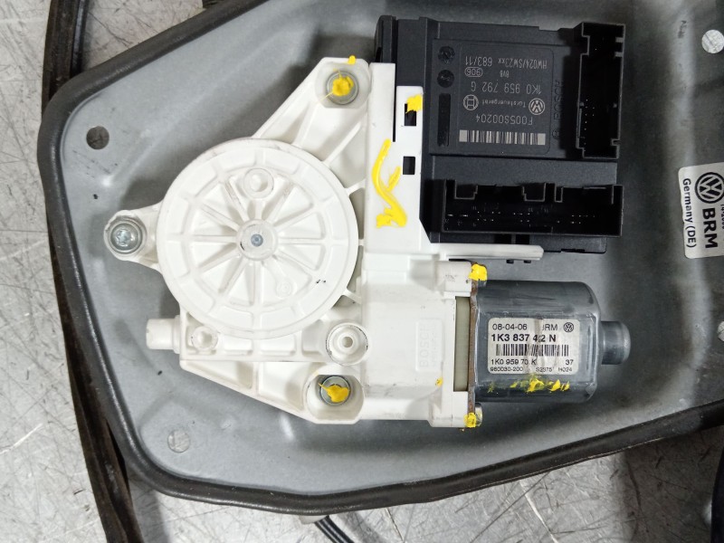 Recambio de elevalunas delantero derecho para volkswagen golf v (1k1) 2.0 tdi referencia OEM IAM 1K3837462A 1K3837402N 1K0959792