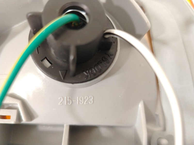 Recambio de piloto trasero izquierdo para nissan vanette (c 220) 2.0 diesel referencia OEM IAM 16522541  