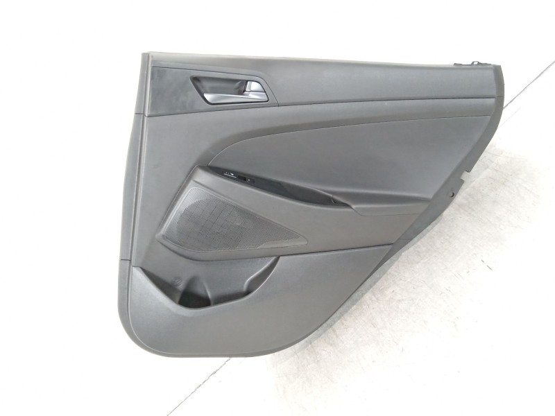 Recambio de guarnecido puerta trasera derecha para hyundai tucson kosmo 4wd referencia OEM IAM 83302D7080 83381D700 83361D7000