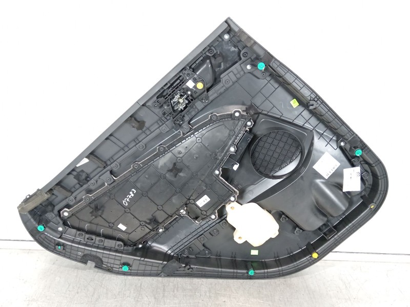 Recambio de guarnecido puerta trasera derecha para hyundai tucson kosmo 4wd referencia OEM IAM 83302D7080 83381D700 83361D7000
