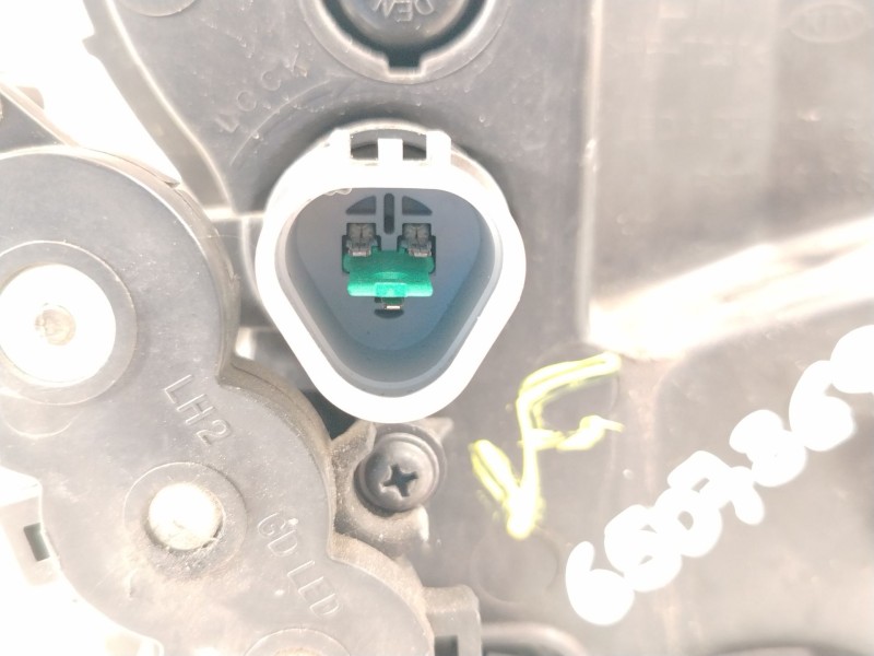 Recambio de faro antiniebla izquierdo para kia cee´d (jd) 1.6 crdi 136 referencia OEM IAM 92201A2960  