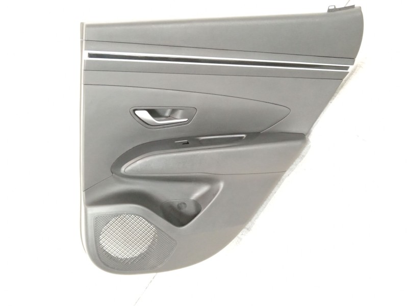 Recambio de guarnecido puerta trasera derecha para hyundai tucson style 2wd referencia OEM IAM 83302N7000  