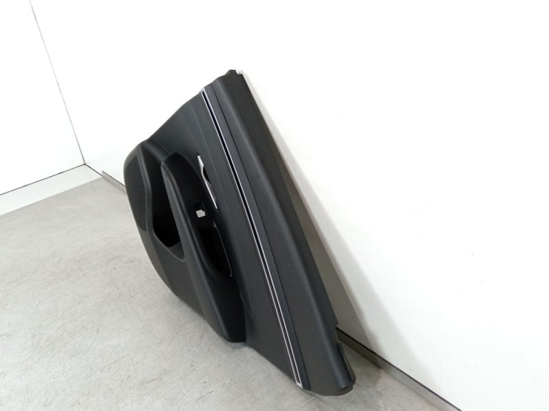 Recambio de guarnecido puerta trasera derecha para hyundai tucson style 2wd referencia OEM IAM 83302N7000  