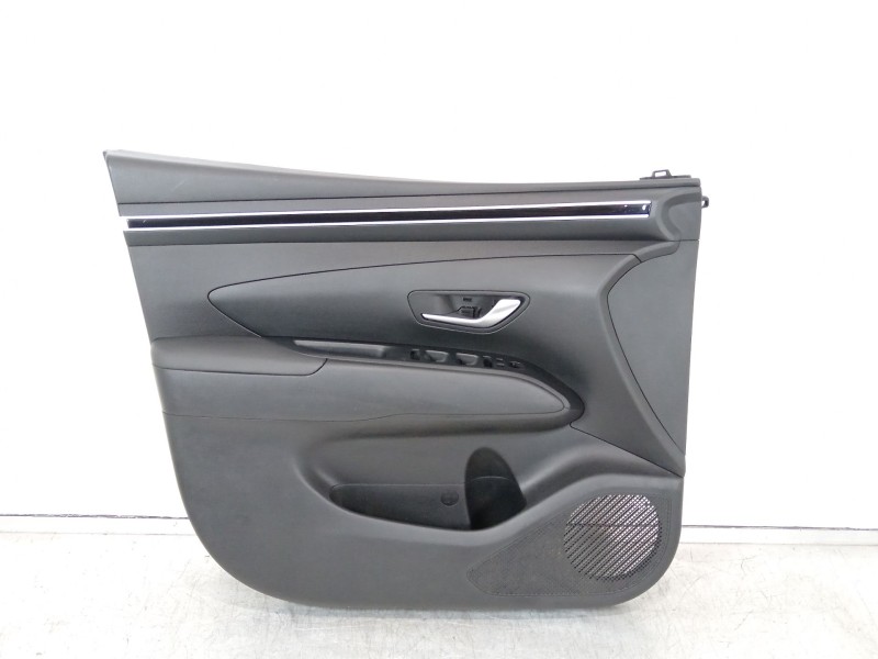 Recambio de guarnecido puerta delantera izquierda para hyundai tucson style 2wd referencia OEM IAM 82301N703  
