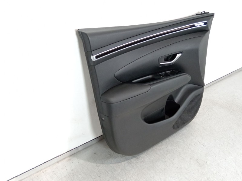 Recambio de guarnecido puerta delantera izquierda para hyundai tucson style 2wd referencia OEM IAM 82301N703  