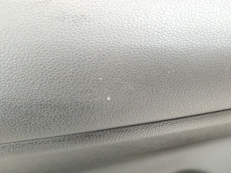 Recambio de guarnecido puerta delantera izquierda para hyundai tucson style 2wd referencia OEM IAM 82301N703  