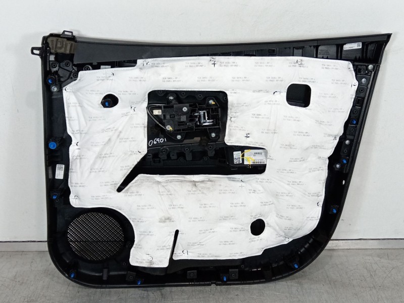 Recambio de guarnecido puerta delantera izquierda para hyundai tucson style 2wd referencia OEM IAM 82301N703  
