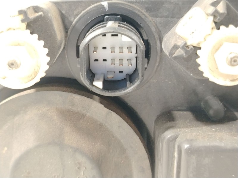 Recambio de faro derecho para lancia ypsilon (843_) 1.4 (843.axg1a) referencia OEM IAM 51786653  