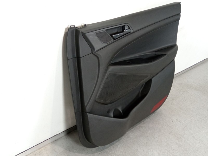 Recambio de guarnecido puerta delantera derecha para hyundai tucson kosmo 4wd referencia OEM IAM 82361D7000  