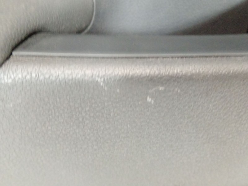 Recambio de guarnecido puerta delantera izquierda para hyundai tucson kosmo 4wd referencia OEM IAM 82351D7000  