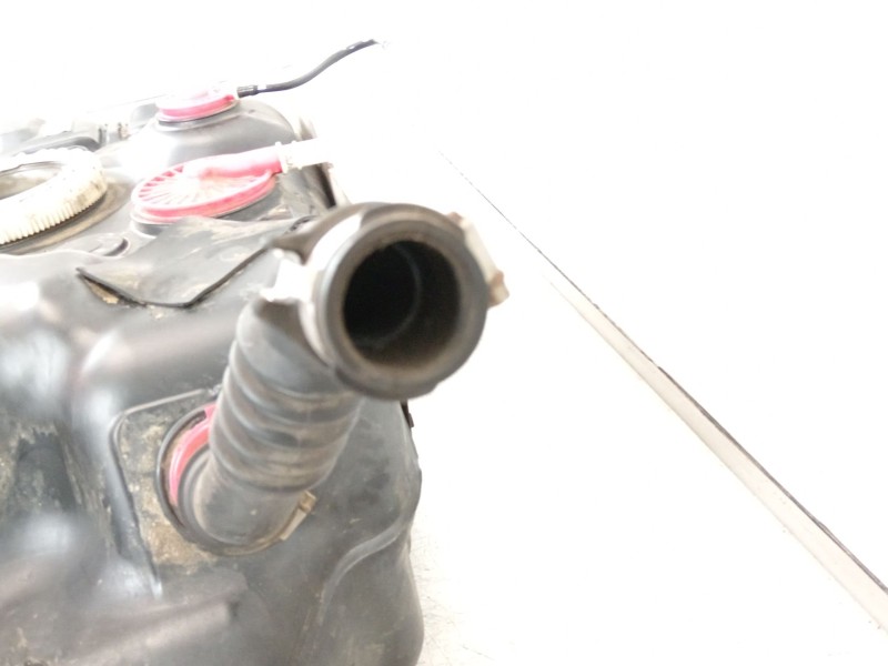 Recambio de deposito combustible para toyota land cruiser (j12) 3.0 d-4d gx referencia OEM IAM 770013D530  