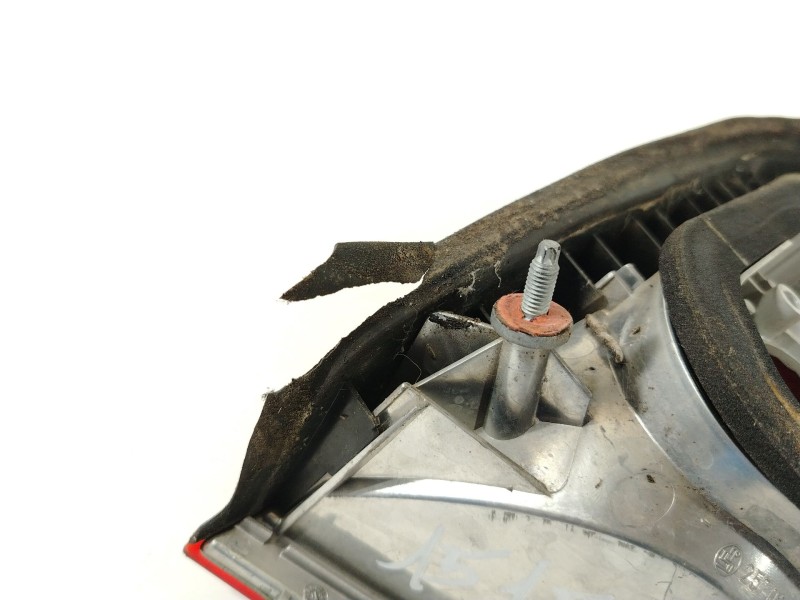 Recambio de piloto trasero izquierdo para bmw 3 (e46) 320 i referencia OEM IAM 8364725 257021L 