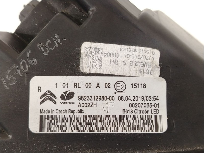 Recambio de piloto delantero derecho para citroën c3 iii (sx) 1.2 thp 110 referencia OEM IAM 9823312980  