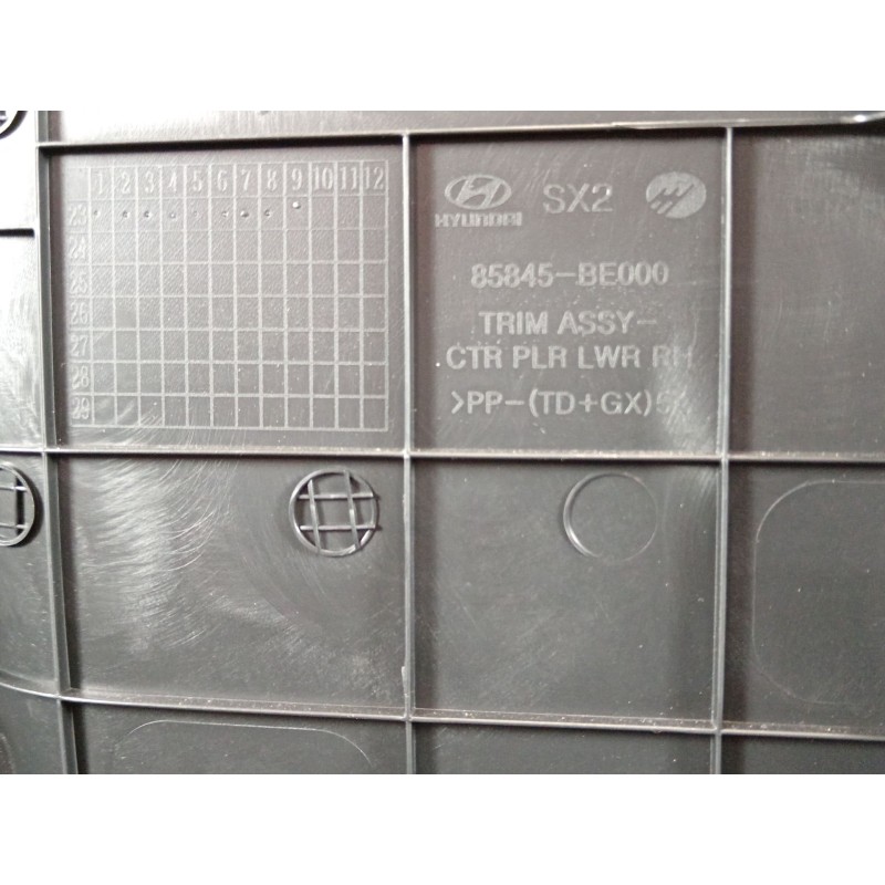 Recambio de moldura para hyundai kona (os, ose, osi) 1.0 t-gdi hybrid 48v referencia OEM IAM 85845BE000  