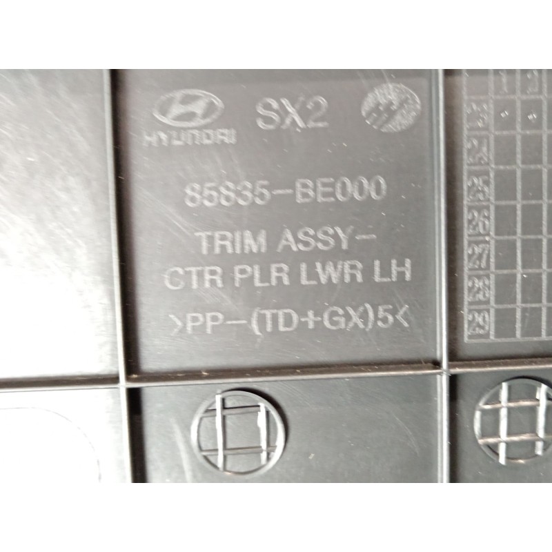 Recambio de moldura para hyundai kona (os, ose, osi) 1.0 t-gdi hybrid 48v referencia OEM IAM 85835BE000  