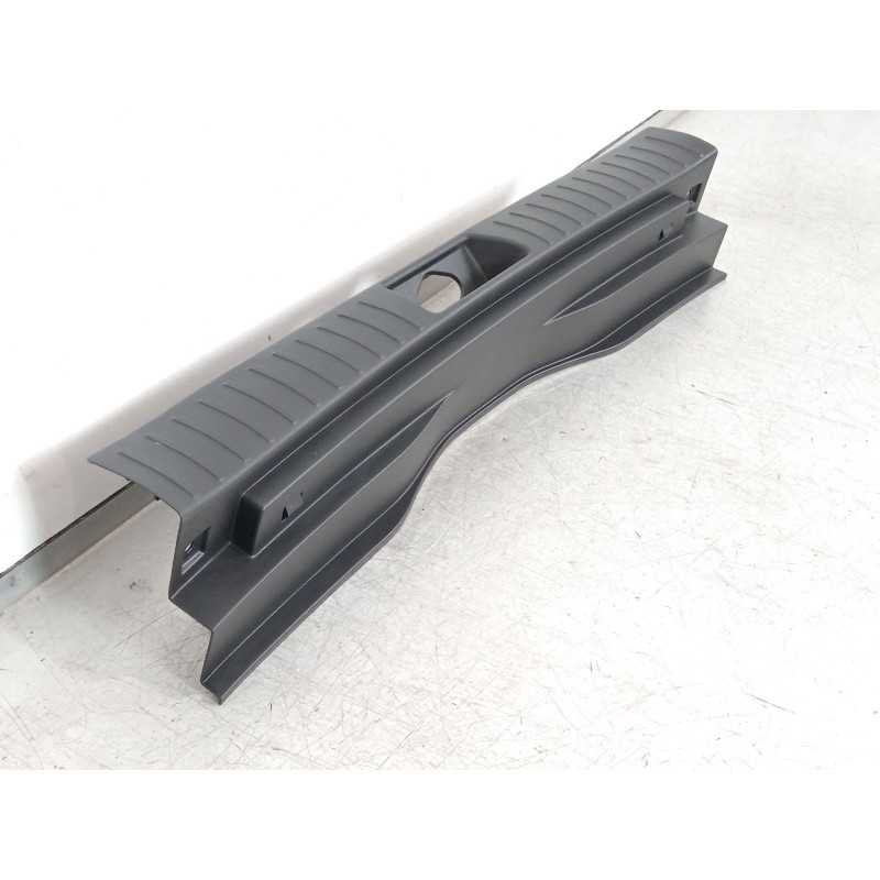 Recambio de moldura para hyundai kona (os, ose, osi) 1.0 t-gdi hybrid 48v referencia OEM IAM 85770BE100  