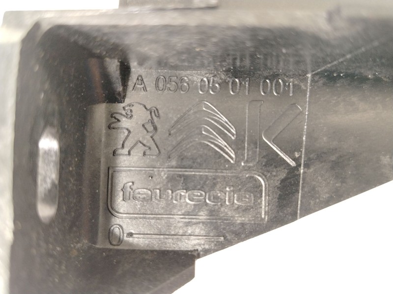 Recambio de apoyabrazos central para citroën ds3 (sa_) 1.6 bluehdi 100 referencia OEM IAM A1093935  